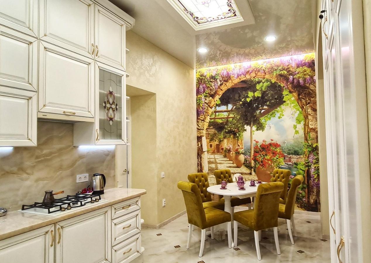 2 Bedroom Apartment Tykha Street City Center With Parking Place ลวีฟ ภายนอก รูปภาพ