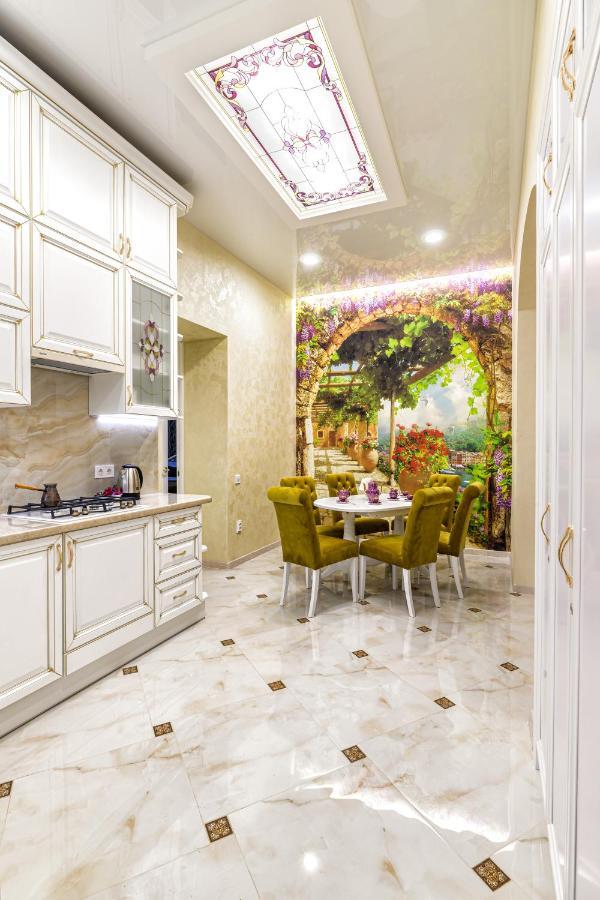 2 Bedroom Apartment Tykha Street City Center With Parking Place ลวีฟ ภายนอก รูปภาพ