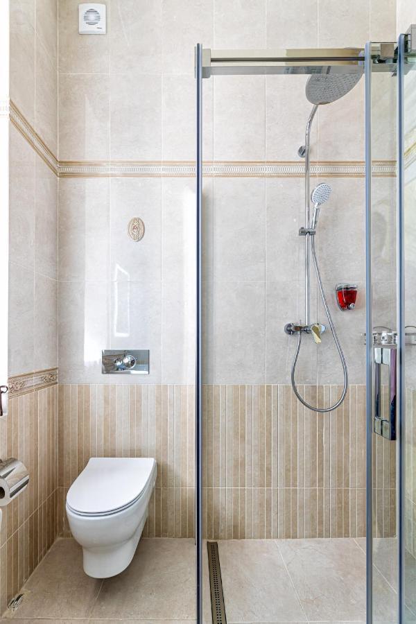 2 Bedroom Apartment Tykha Street City Center With Parking Place ลวีฟ ภายนอก รูปภาพ