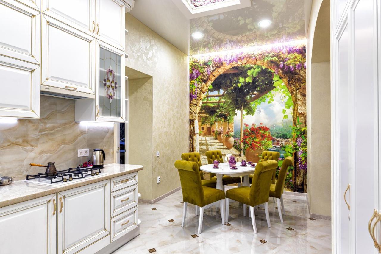 2 Bedroom Apartment Tykha Street City Center With Parking Place ลวีฟ ภายนอก รูปภาพ