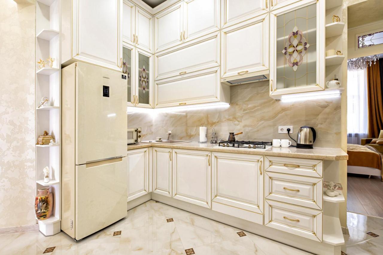 2 Bedroom Apartment Tykha Street City Center With Parking Place ลวีฟ ภายนอก รูปภาพ