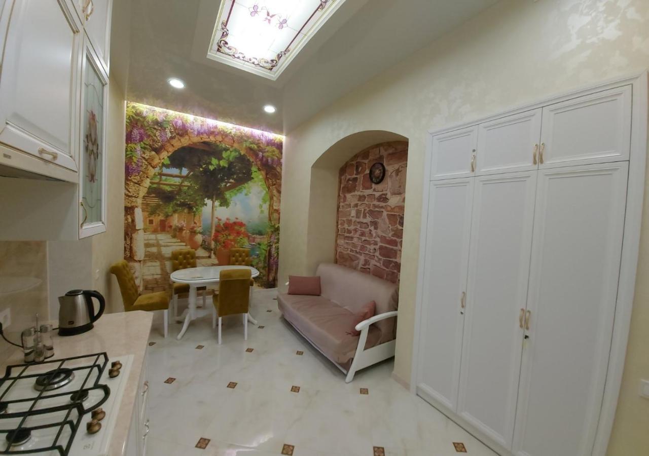2 Bedroom Apartment Tykha Street City Center With Parking Place ลวีฟ ภายนอก รูปภาพ